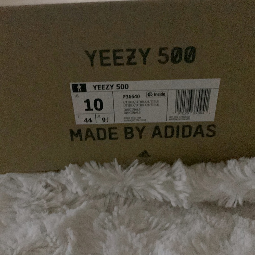 Size ten Yeezy box